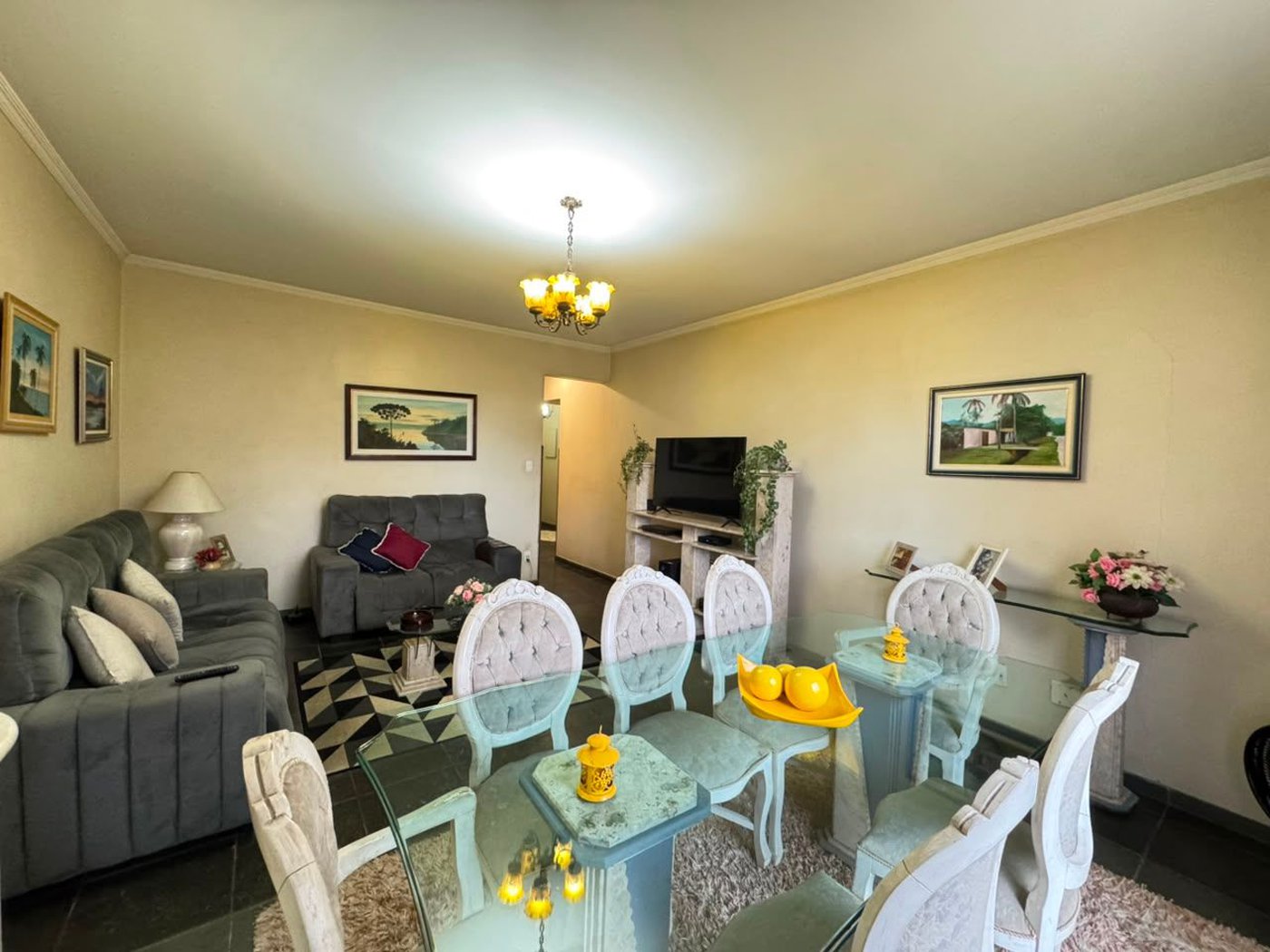 Apartamento com 2 dormitórios e suíte + dependência de serviço completa na Ponta da Praia – Localização privilegiada próximo à Praça Dino Bueno