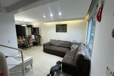 Casa à venda com 3 quartos, sendo 1 suíte, no condomínio Vila das Cores, São Paulo - SP