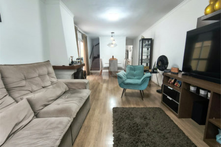 Casa à venda com 3 quartos, sendo 1 suíte, no condomínio Vila Panamericana, São Paulo - SP