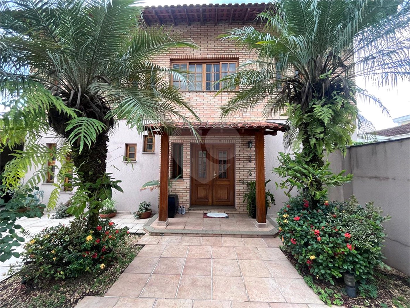 Casa à venda com 4 quartos, sendo 2 suítes, no condomínio Jornalista Américo Ariza, São Paulo - SP