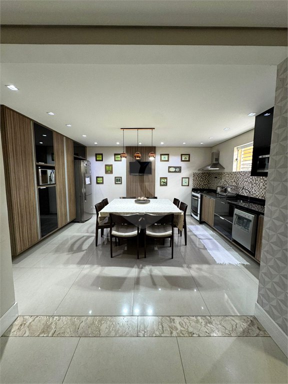 Sobrado à venda com 3 quartos, sendo 2 suítes, em Tremembé, São Paulo, SP