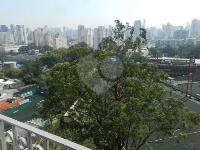 Apartamento à venda com 3 quartos, sendo 1 suíte,  em Alto da Boa Vista, São Paulo, SP