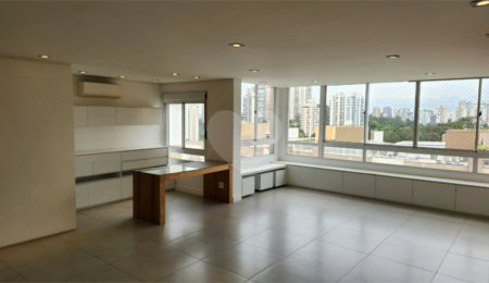 Apartamento à venda com 3 quartos, sendo 2 suítes,  em Paraíso do Morumbi, São Paulo, SP