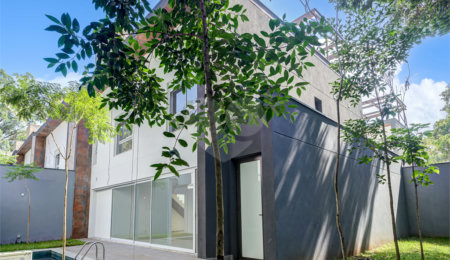Casa à venda ou para alugar com 3 suítes no condomínio Jardim Flora, São Paulo - SP