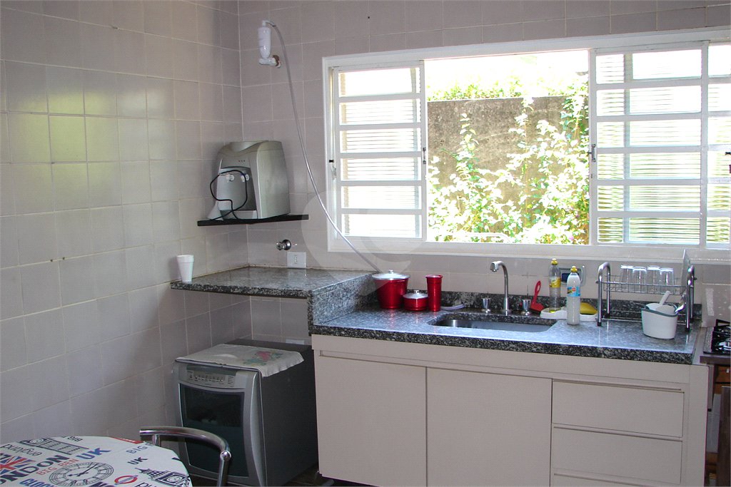 Casa à venda com 3 quartos, sendo 1 suíte, no condomínio Estância Marambaia, Vinhedo - SP