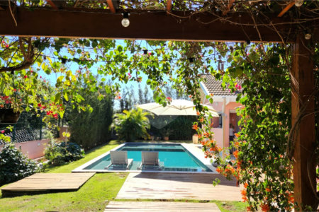 Casa à venda com 4 quartos, sendo 2 suítes, no condomínio Residencial Jardim Primavera, Louveira - SP