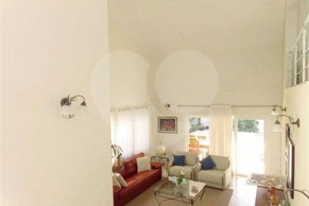Casa à venda com 3 suítes no condomínio Residencial Parque Arco-íris, Atibaia - SP