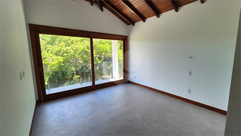 Casa à venda com 8 quartos, sendo 7 suítes, em Ferradura, Armação dos Búzios, RJ