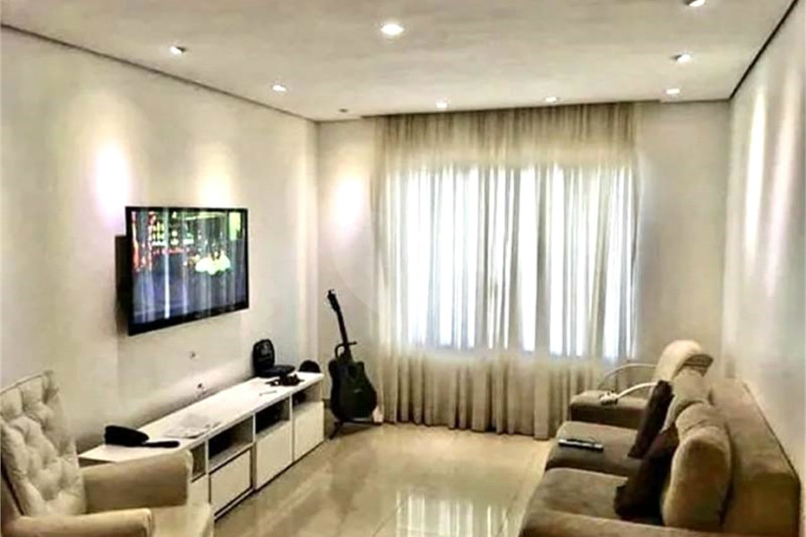 Sobrado à venda com 3 quartos, sendo 1 suíte,  em Jardim Guairaca, São Paulo, SP