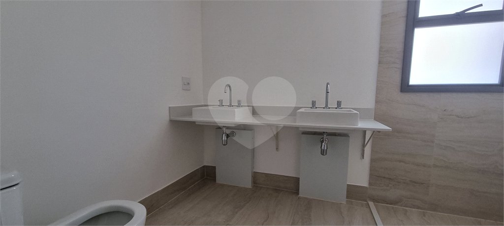 Apartamento à venda com 3 suítes em Moema, São Paulo, SP