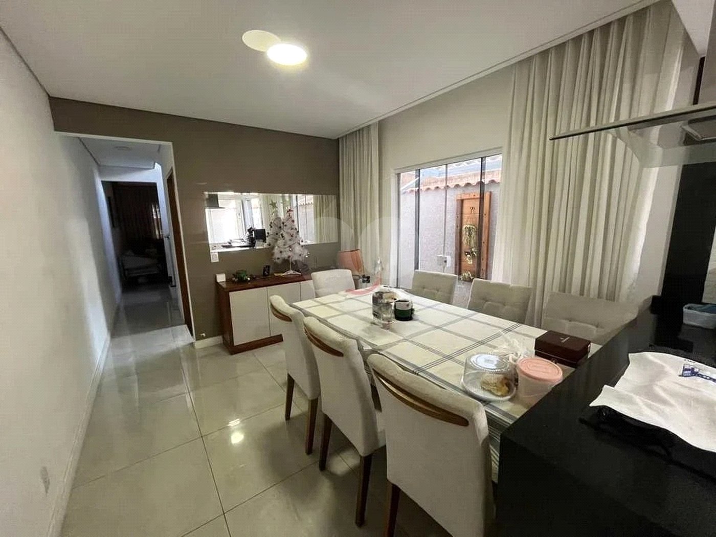 Sobrado à venda com 3 quartos, sendo 1 suíte,  em Vila Nova Cintra, Mogi das Cruzes, SP