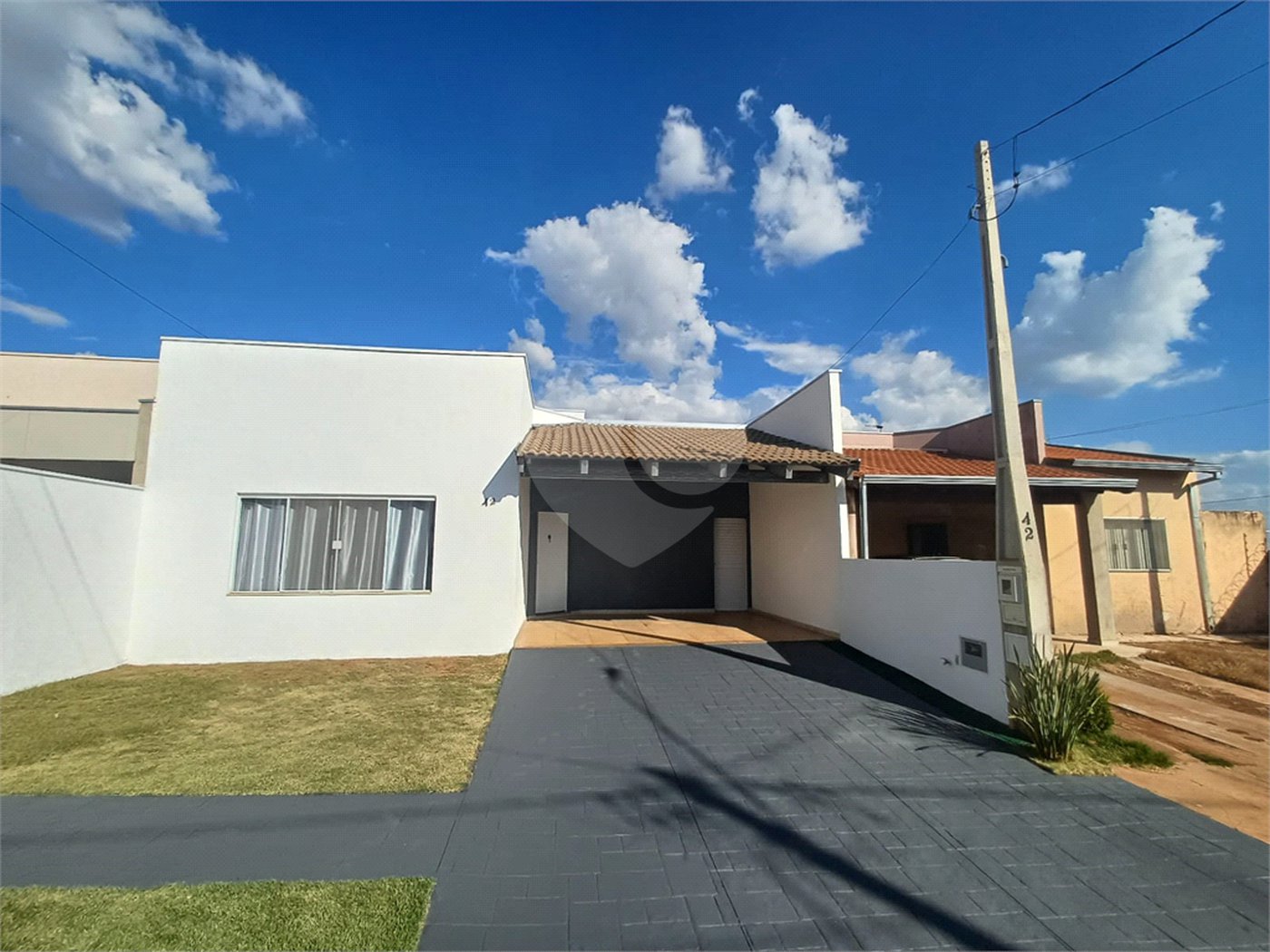 Casa à venda com 3 quartos, sendo 2 suítes, no condomínio Sollaris, Araraquara - SP