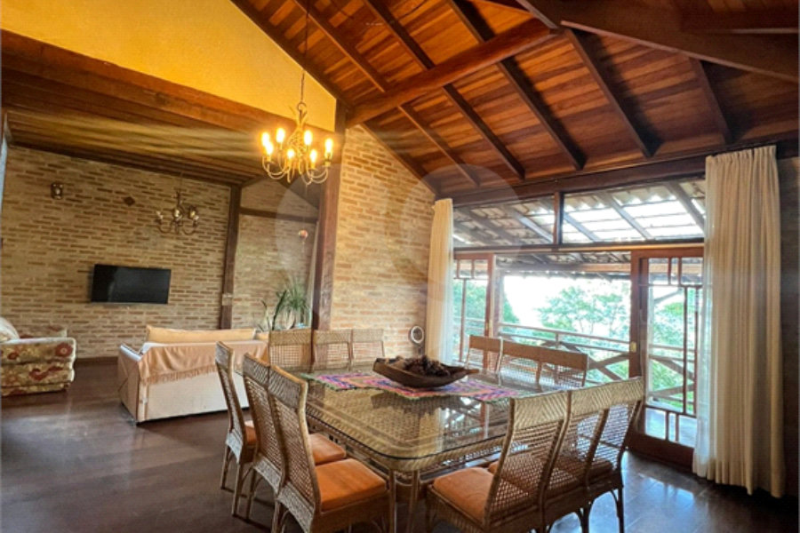 Casa à venda com 3 quartos, sendo 1 suíte,  no condomínio Alpes da Cantareira, Mairiporã - SP