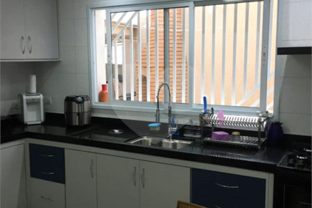 Sobrado à venda com 3 quartos, sendo 1 suíte,  em Vila Constança, São Paulo, SP