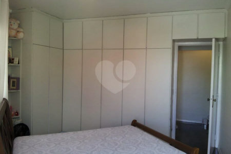Casa à venda com 4 quartos, sendo 2 suítes, no condomínio Travessa Mário Antônio Correia,174, São Paulo - SP