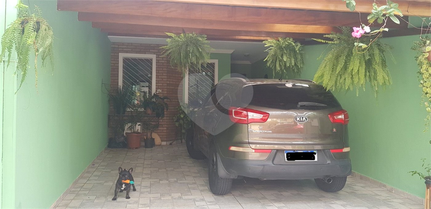 Sobrado à venda com 3 quartos, sendo 1 suíte, em Vila Vitório Mazzei, São Paulo, SP
