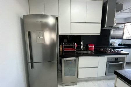 Apartamento à venda com 3 quartos, sendo 1 suíte, em Vila Hamburguesa, São Paulo, SP