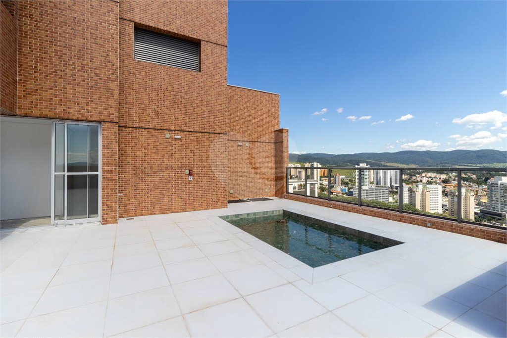 Triplex à venda com 4 suítes em Anhangabaú, Jundiaí, SP