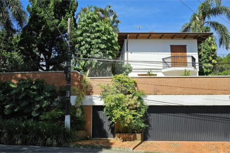 Casa à venda com 5 suítes em Jardim Leonor, São Paulo, SP