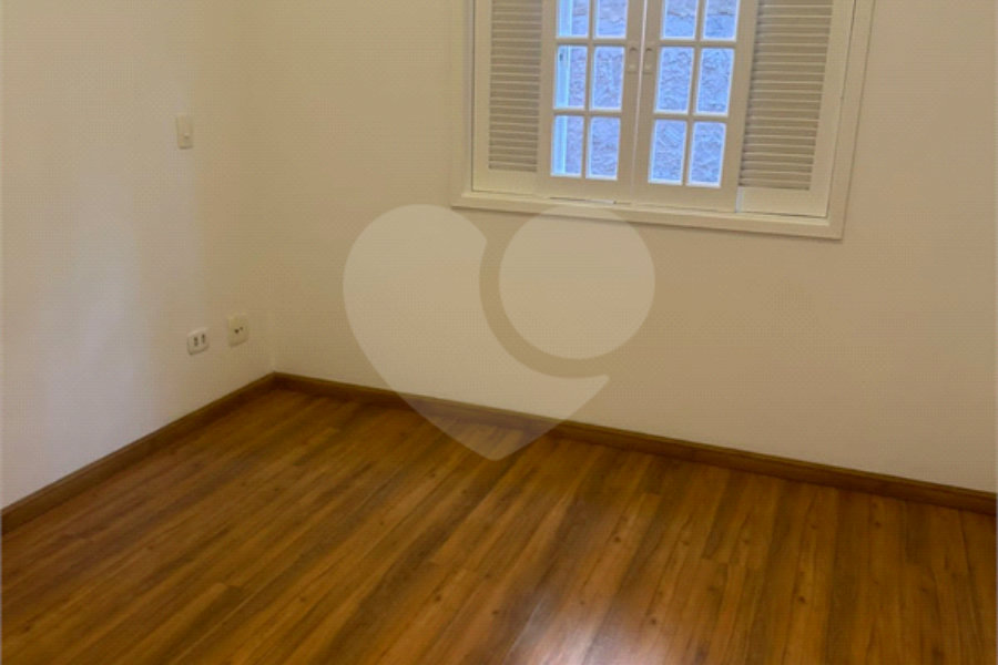 Casa à venda com 4 quartos, sendo 1 suíte,  no condomínio Jardim das Acácias, Cotia - SP