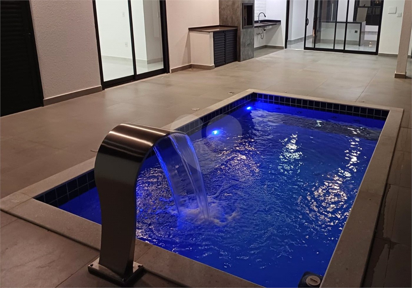 Casa à venda com 3 suítes no condomínio Residencial Alto de Itaici, Indaiatuba - SP