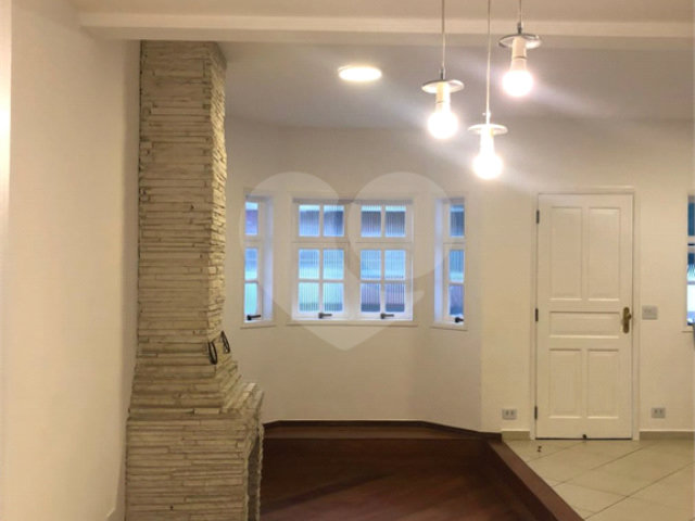 Casa à venda com 3 quartos, sendo 1 suíte,  no condomínio Village Palmas, São Paulo - SP