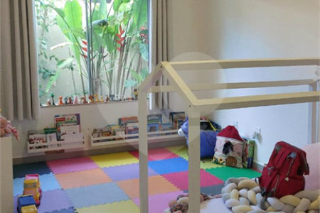 Casa à venda com 2 quartos, sendo 1 suíte, no Centro, Santa Cruz Cabrália, BA