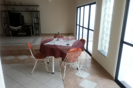 Sobrado à venda com 3 quartos, sendo 1 suíte,  em Vila Paulicéia, São Paulo, SP