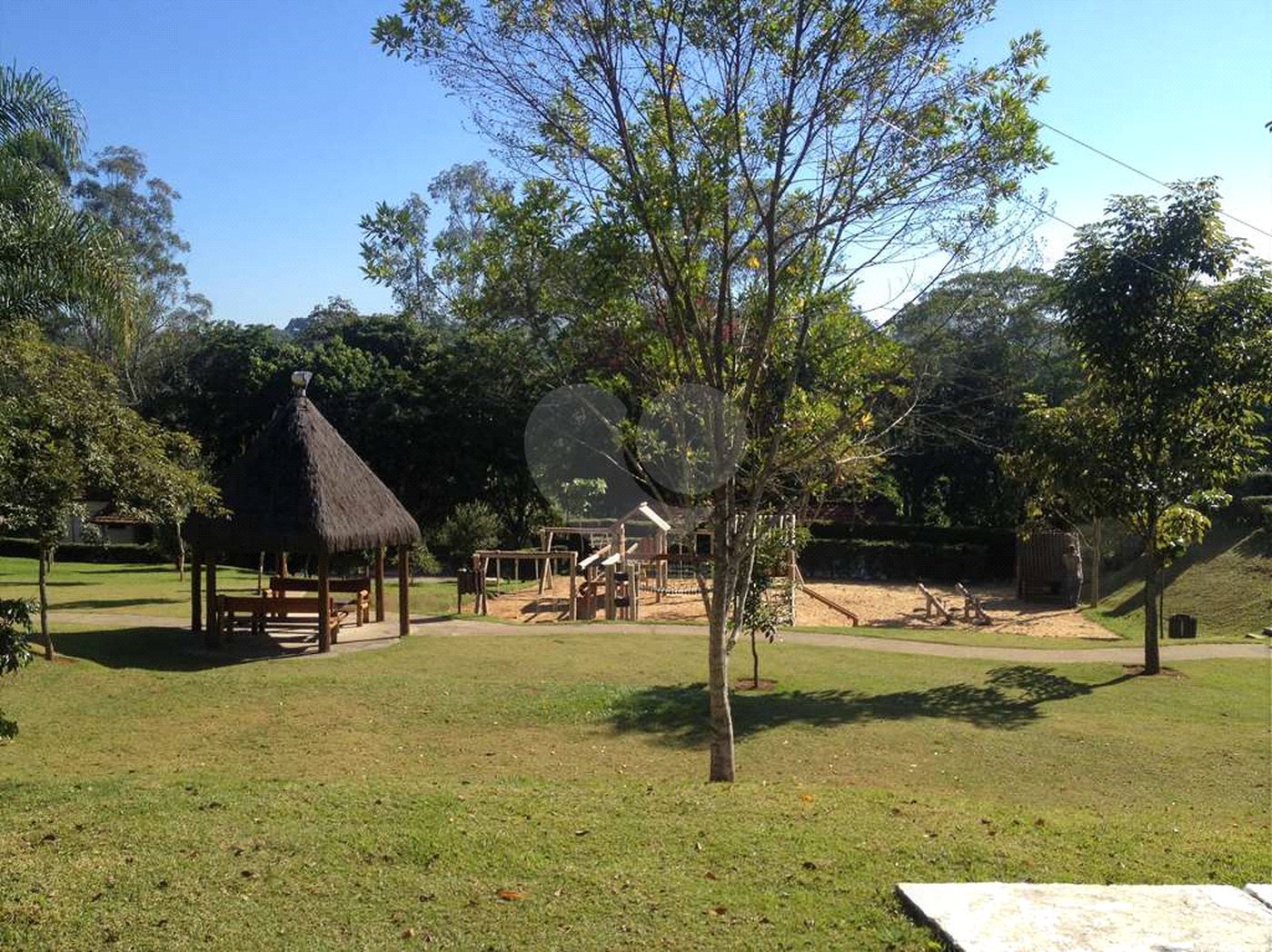 Casa à venda com 4 suítes no condomínio Parque das Artes, Embu das Artes - SP