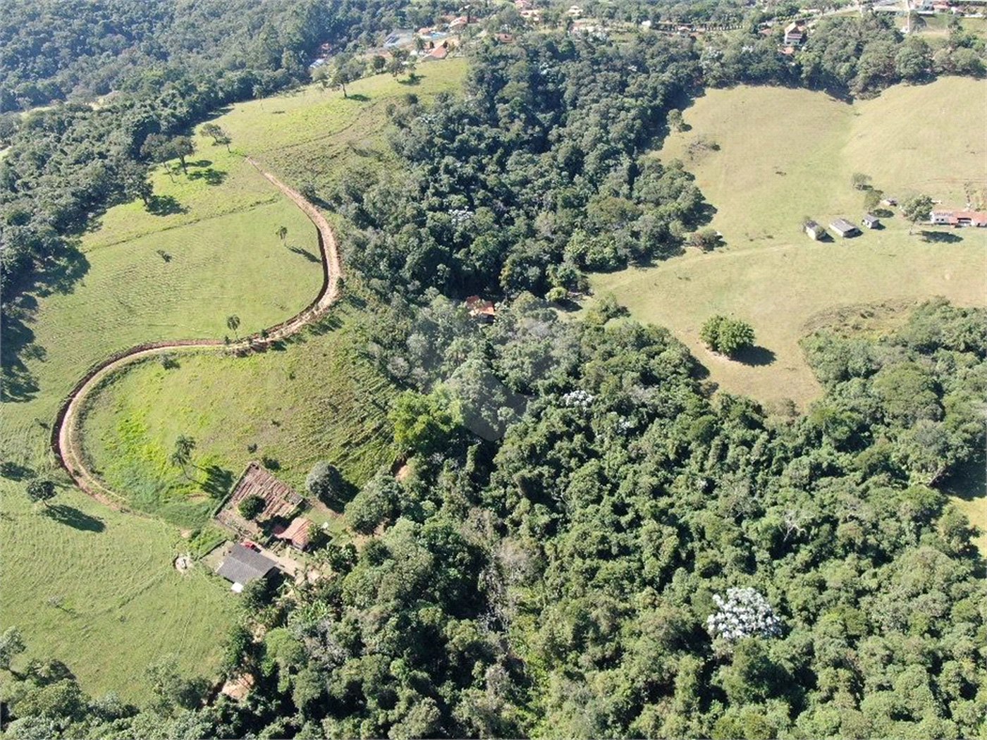 Fazenda à venda com 3 quartos em Cachoeirinha, Bom Jesus dos Perdões, SP