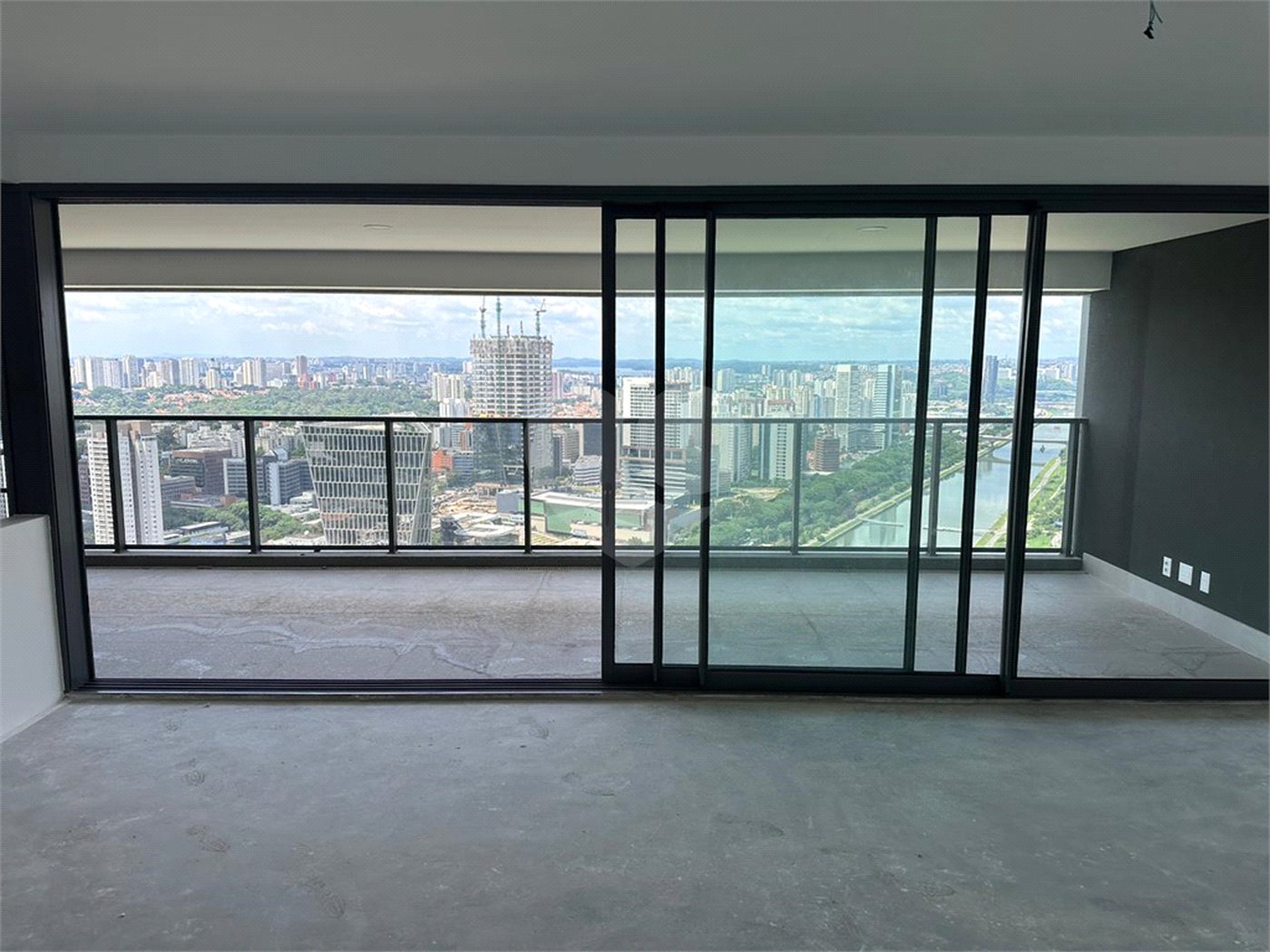 Apartamento à venda com 2 suítes em Jardim Morumbi, São Paulo, SP
