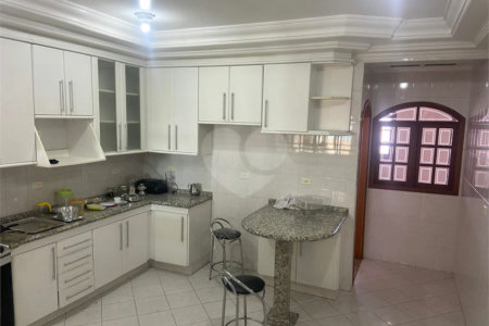 Sobrado à venda com 3 quartos, sendo 1 suíte,  em Jardim Selma Helena, Poá, SP