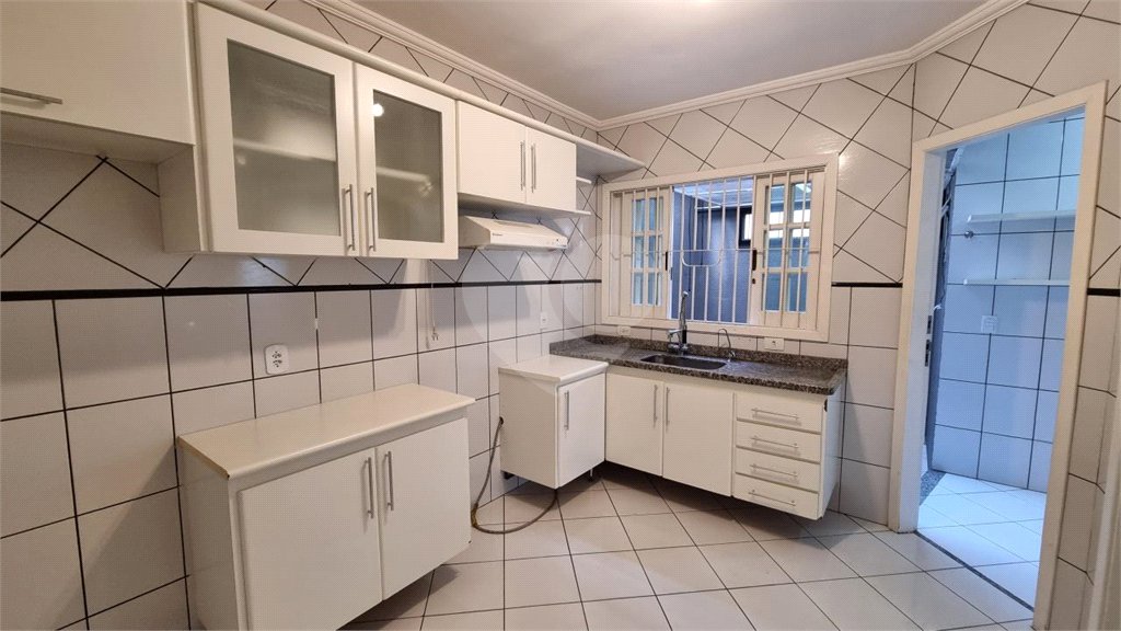 Casa à venda com 3 quartos, sendo 1 suíte,  no condomínio Residencial Villagio, São Paulo - SP