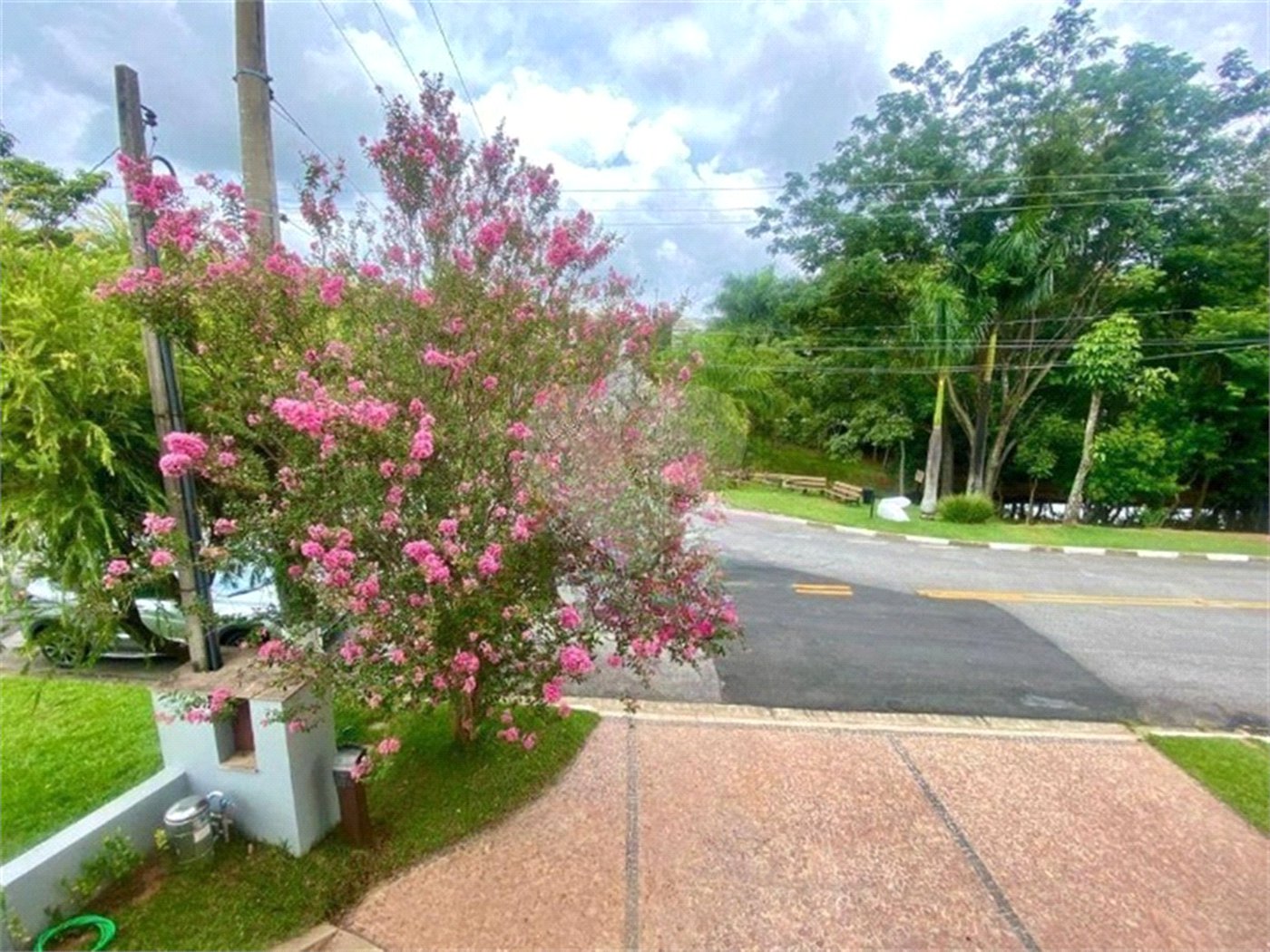 Casa à venda com 3 quartos, sendo 1 suíte, no condomínio Recanto dos Paturis, Vinhedo - SP