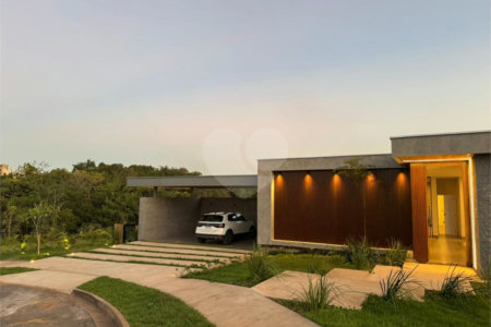 Casa à venda com 4 suítes no condomínio Florais da Mata, Várzea Grande - MT