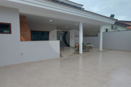 Sobrado à venda com 3 quartos, sendo 1 suíte, em Jardim Santa Rosália, Sorocaba, SP