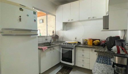 Casa à venda com 3 quartos, sendo 1 suíte, no condomínio Montpellier, Mogi das Cruzes - SP