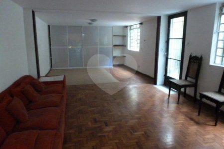 Casa Térrea à venda com 3 quartos, sendo 1 suíte, em Caxingui, São Paulo, SP