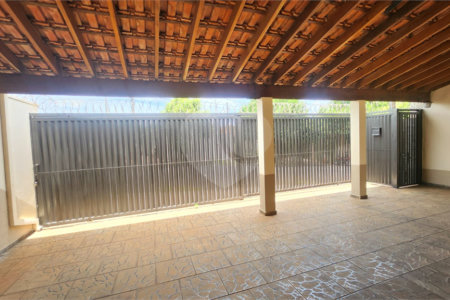 Casa à venda com 4 quartos, sendo 1 suíte, em Jardim Roberto Selmi Dei, Araraquara, SP