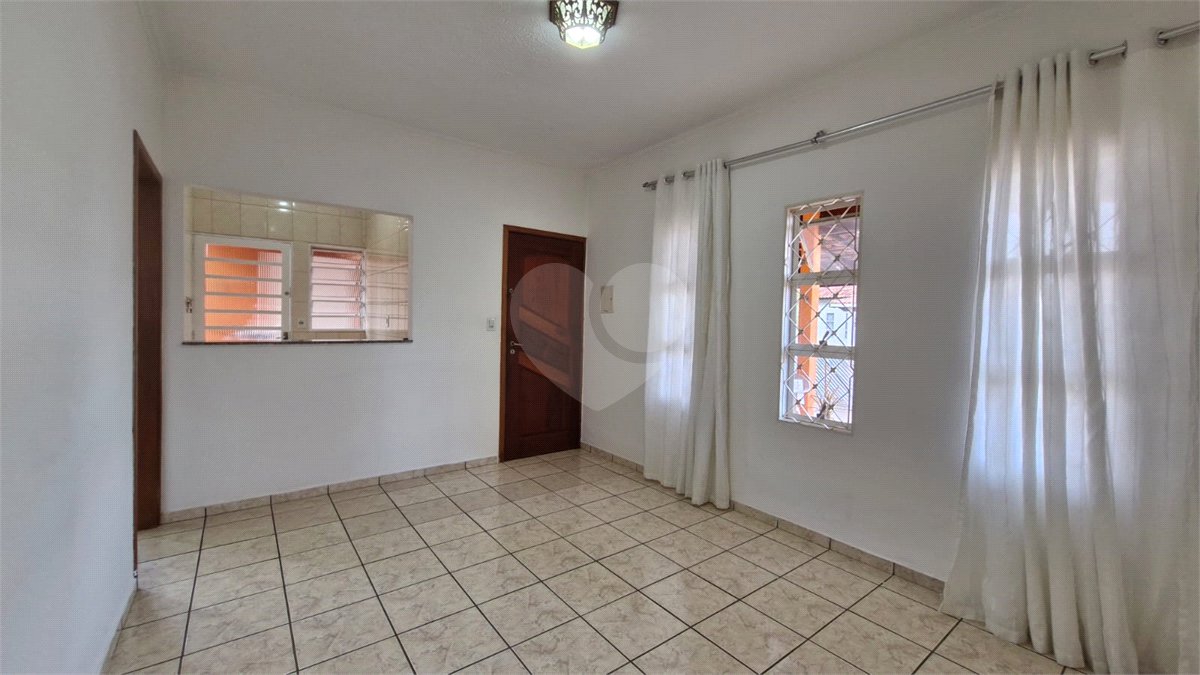 Casa para alugar com 3 quartos, sendo 1 suíte, no condomínio Santa Mônica, Atibaia - SP