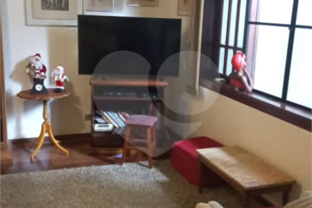 Casa à venda ou para alugar com 5 quartos, sendo 1 suíte,  em Vila Oliveira, Mogi das Cruzes, SP