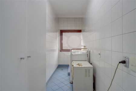 Casa à venda com 4 quartos, sendo 2 suítes, no condomínio Vila Antonieta, São Paulo - SP