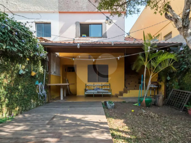 Sobrado à venda com 3 quartos, sendo 1 suíte,  em Chácara Monte Alegre, São Paulo, SP