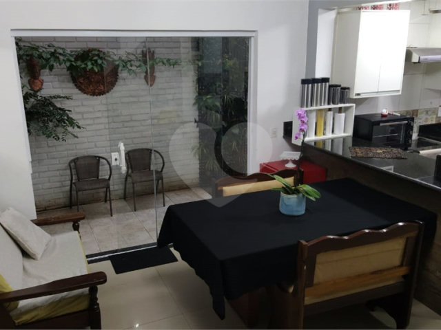 Sobrado à venda com 3 quartos, sendo 1 suíte,  em Jardim Tabatinga, Guarulhos, SP