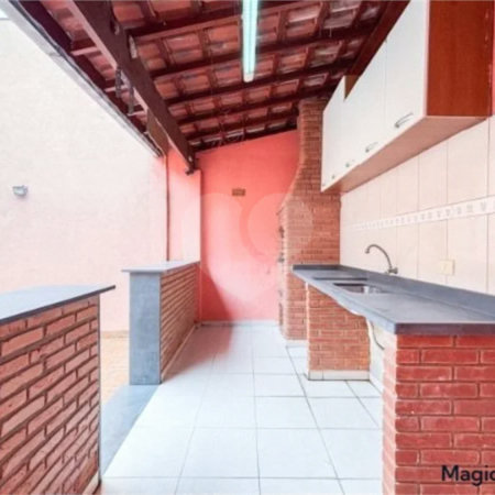 Casa com 150m², 5 dormitórios, sendo 1 suíte, 2 vagas de garagem, à venda na Vila Matilde.