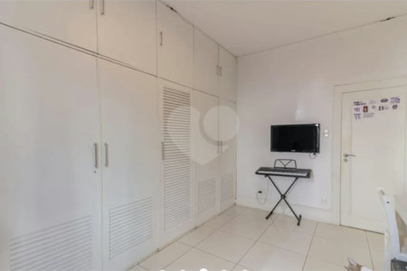 Apartamento à venda com 4 quartos, sendo 1 suíte,  em Copacabana, Rio de Janeiro, RJ