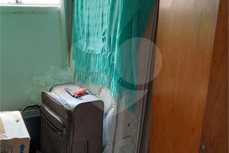 Casa à venda com 7 quartos, sendo 2 suítes, em Jardim Londrina, São Paulo, SP