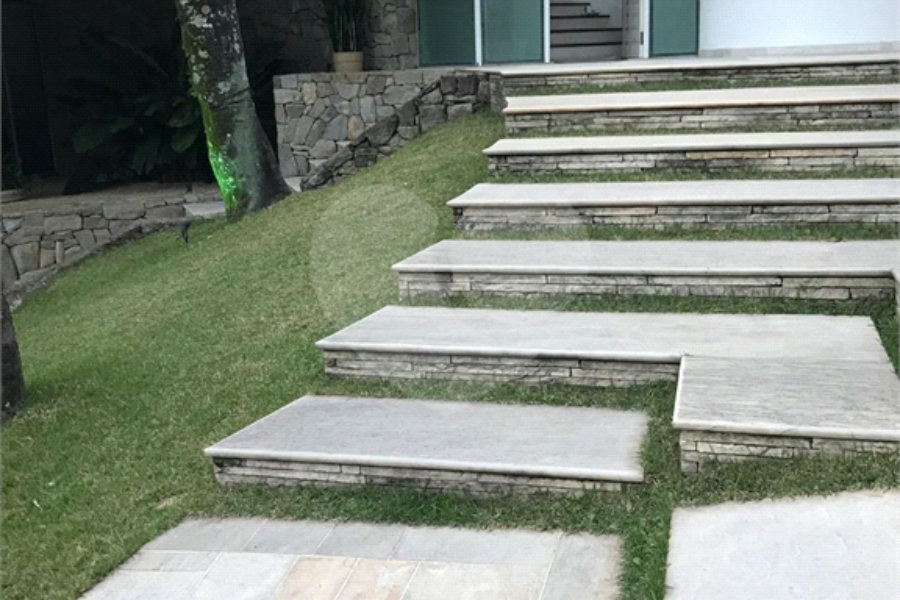 Casa à venda com 4 quartos, sendo 8 suítes, no condomínio Residencial Jd. Ibiratiba, São Paulo - SP