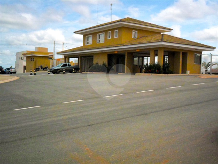 Casa à venda com 4 quartos, sendo 1 suíte, no condomínio Villagio Milano, Sorocaba - SP