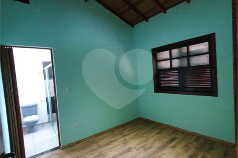 Casa à venda com 3 quartos, sendo 2 suítes, no condomínio Residencial Jardim Lago da Cantareira, Mairiporã - SP